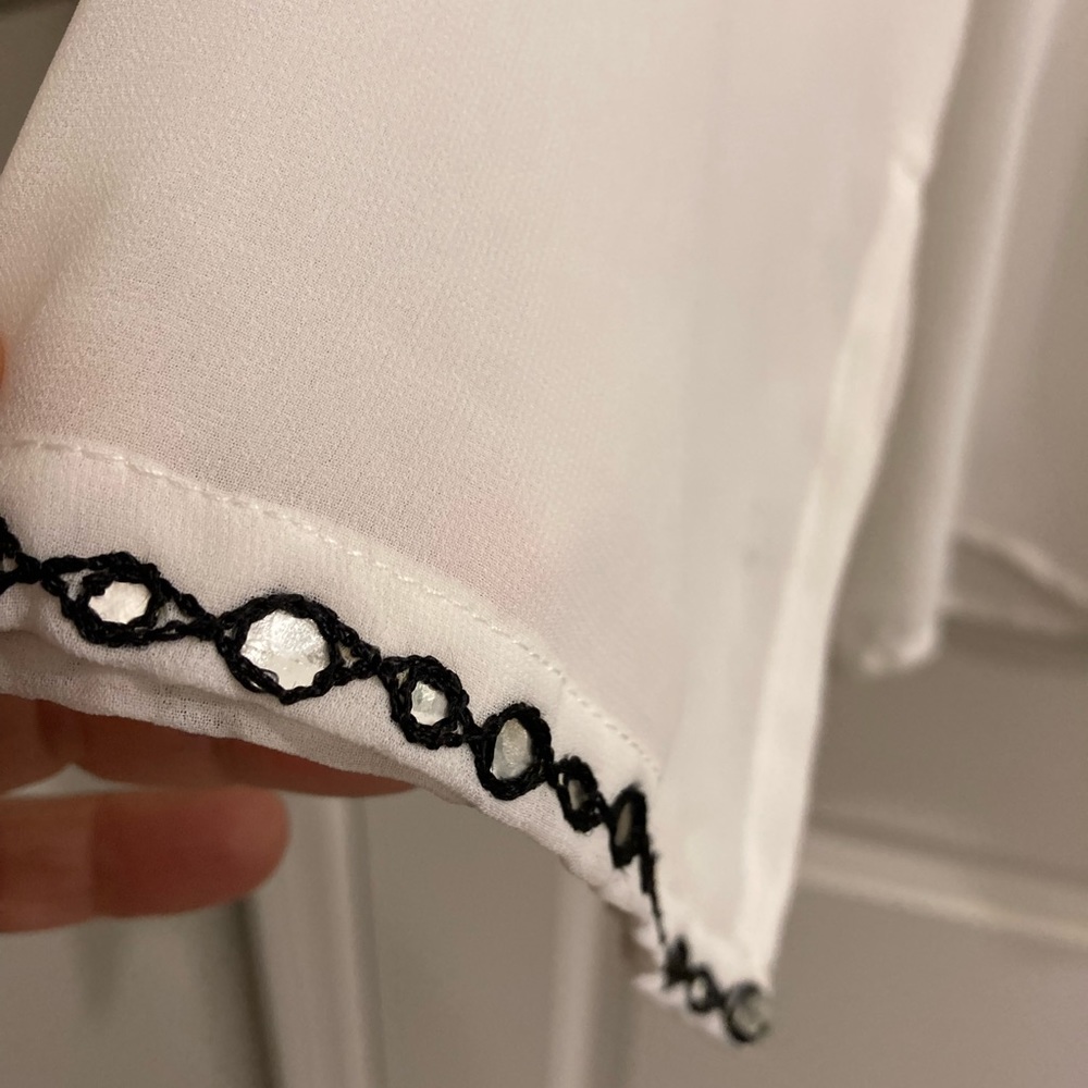 Georgette Top. Excellent Condition. White. Large. Beautiful - Picture 6 of 11